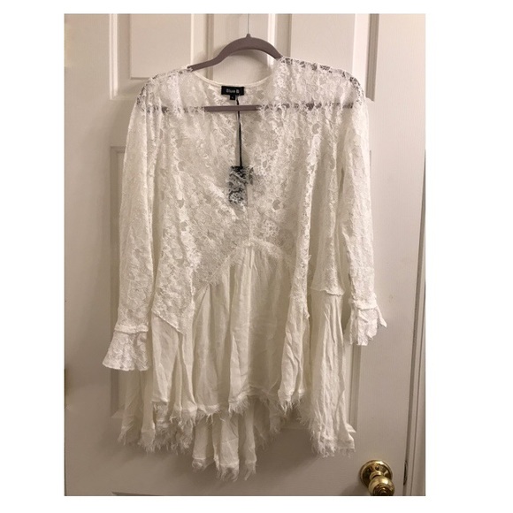 Vici Tops - Free to be lace contrast tunic. Size large